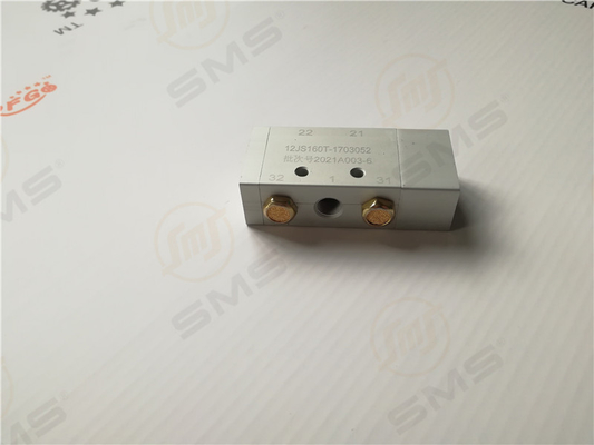 12JS160T-1703052 Konnektörlü Tek H Vana 12V Sinotruk Howo Kamyon Parçaları